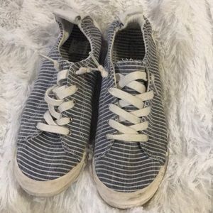 American Eagle blue stripped sneakers